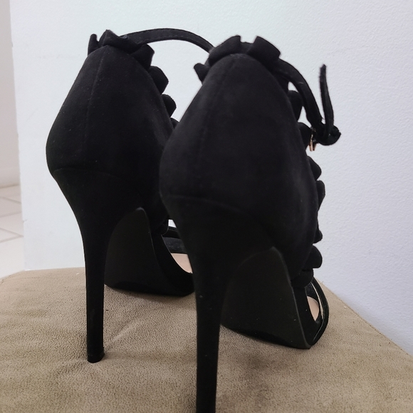 Shoedazzle Alyssa Suede Black Ruffle Heel - Picture 3 of 5